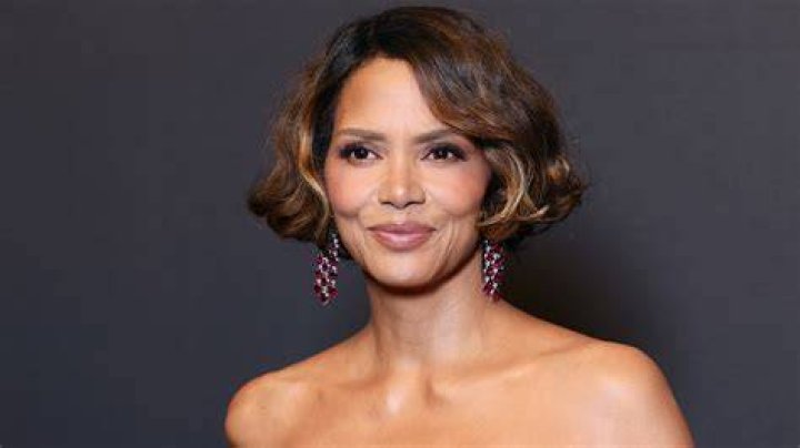Halle Berry Shares Sexy Photo Of Her Posing Nearly In The Buff – Hollywood Life