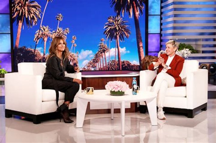 Halle Berry Talks Her Feet & Rumor She Has 6 Toes – Hollywood Life