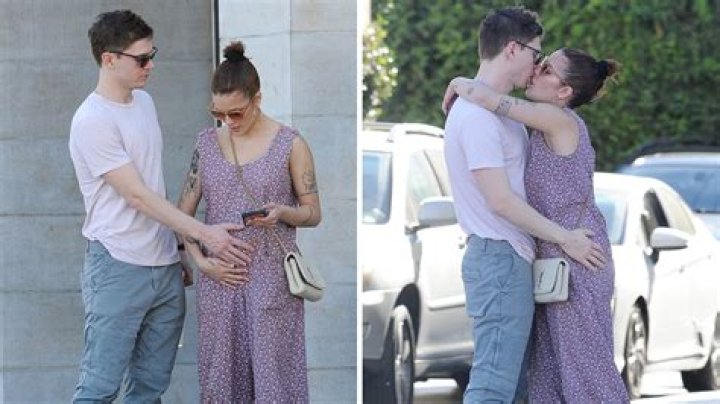 Halsey Addresses Pregnancy Rumors After New Pic Sparks Baby Bump Accusations