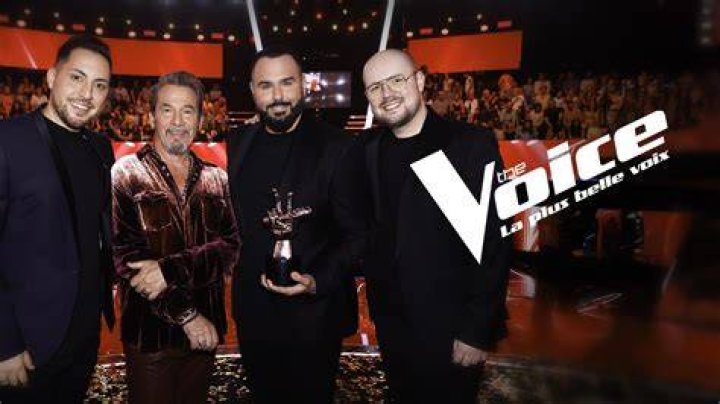 Halsey Bares Abs In Crop Top For Performance Of ‘Nightmare’ On ‘The Voice’ Finale