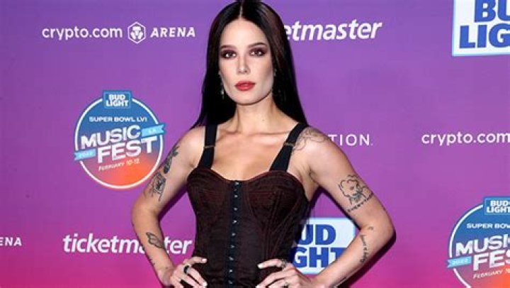 Halsey’s Hottest Looks: Photos – Hollywood Life