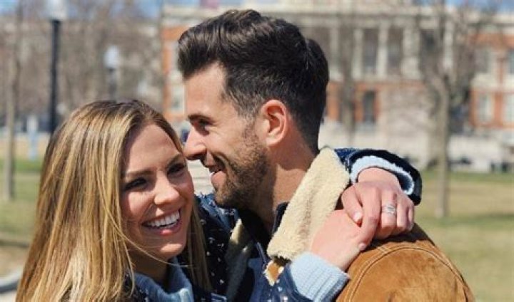 Hannah & Jed Breakup 2 Mos. After Getting Engaged – Hollywood Life
