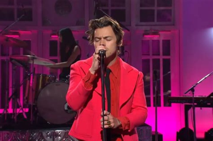 Harry Styles Debuts New Song ‘Watermelon Sugar’ During ‘Saturday Night Live’ Performance