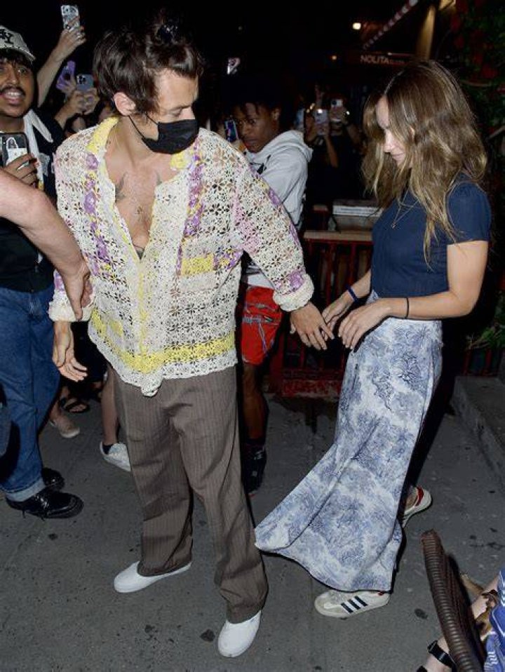 Harry Styles & Olivia Wilde At Gym & Strolling Around NYC: Photos – Hollywood Life