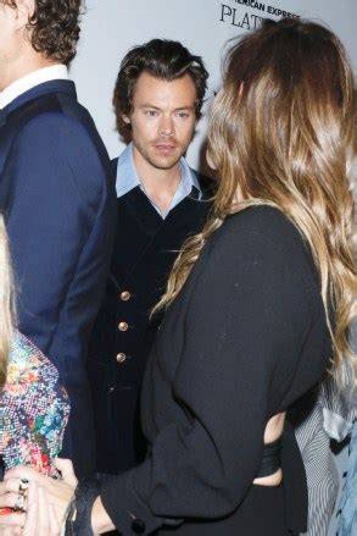 Harry Styles & Olivia Wilde On Set Of ‘Don’t Worry Darling’: Photos – Hollywood Life