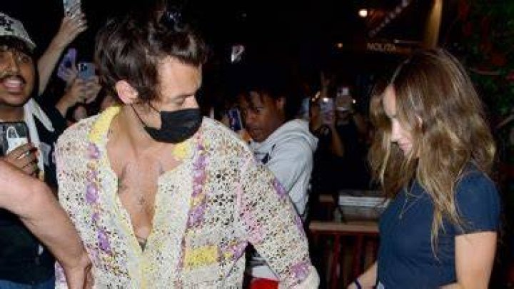 Harry Styles & Olivia Wilde Passionately Kiss In NYC: Photos – Hollywood Life
