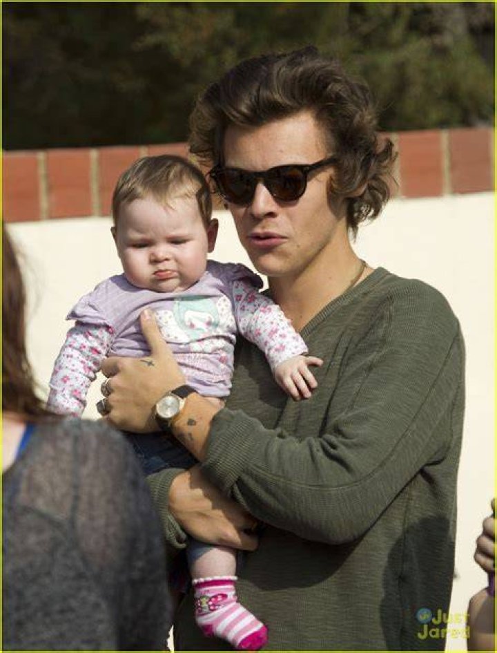 Harry Styles Sweetly Holds A Baby In ‘As It Was’ BTS Clip – Hollywood Life