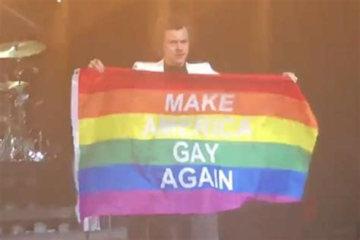 Harry Styles Waves ‘Make America Gay Again’ Flag At Concert — Watch – Hollywood Life