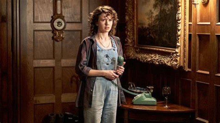 ‘Haunting Of Bly Manor’ Star On A Cut Jamie & Dani Scene & The Ending – Hollywood Life