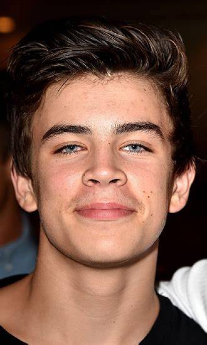 Hayes Grier Celebrity Profile – Hollywood Life