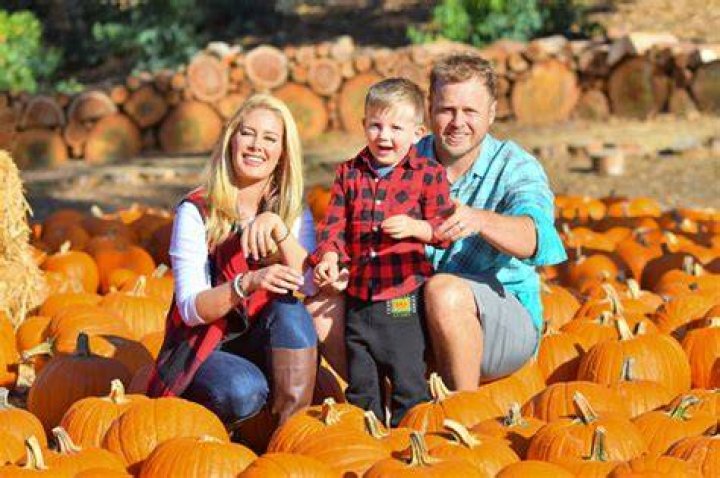 Heidi Montag & Spencer Pratt Kiss At Pumpkin Patch With Son Gunner – Hollywood Life