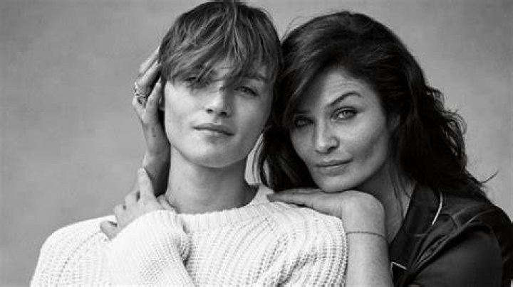 Helena Christensen & Lookalike Son Mingus In New Photo – Hollywood Life