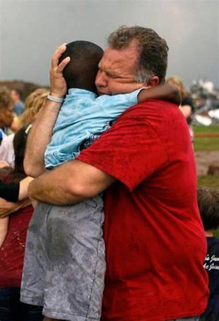 Heroic Teacher Saves 6 Students From Tornado By Laying On Top Of Them