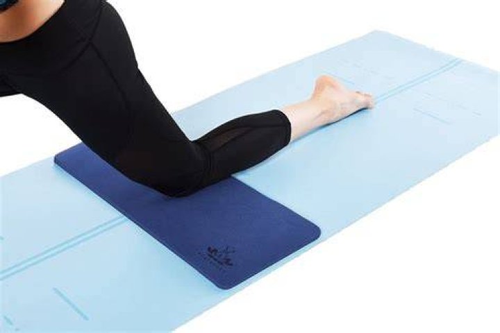 Highest-Rated Yoga Knee Pads of 2024 – Hollywood Life Reviews – Hollywood Life