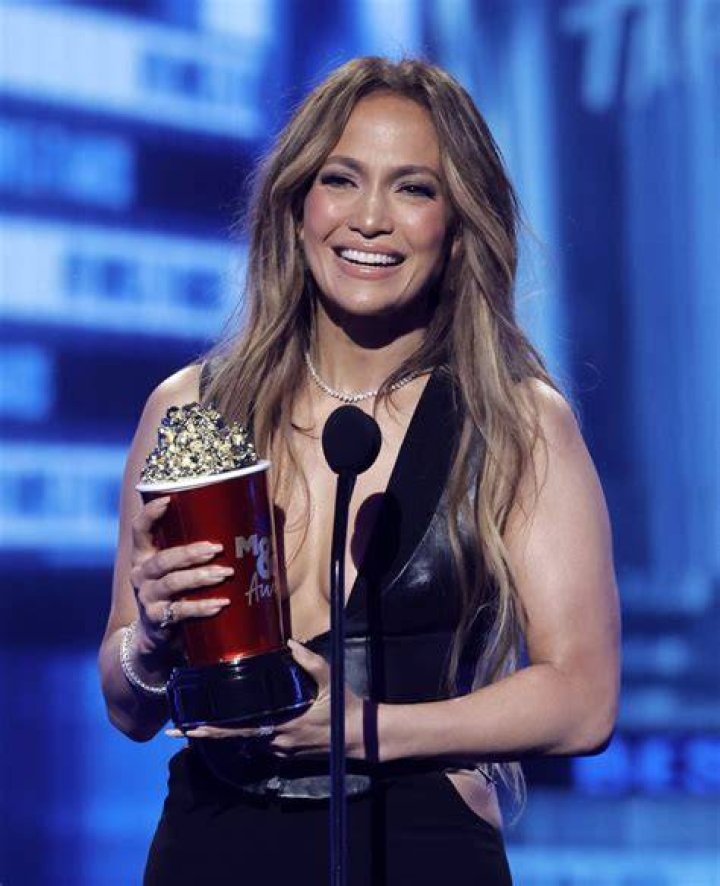 Hit MTV Movie & TV Awards – Hollywood Life