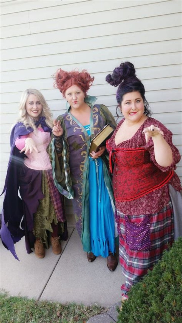 Hocus Pocus Halloween Costume DIY – Hollywood Life