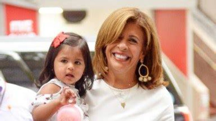 Hoda Kotb Rocks A Bikini & Matches With Daughter Haley Joy At Beach – Hollywood Life