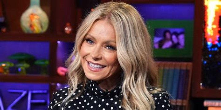 Hottest Celebrity Pics This Week Of Dec. 16-22: Kelly Ripa & More