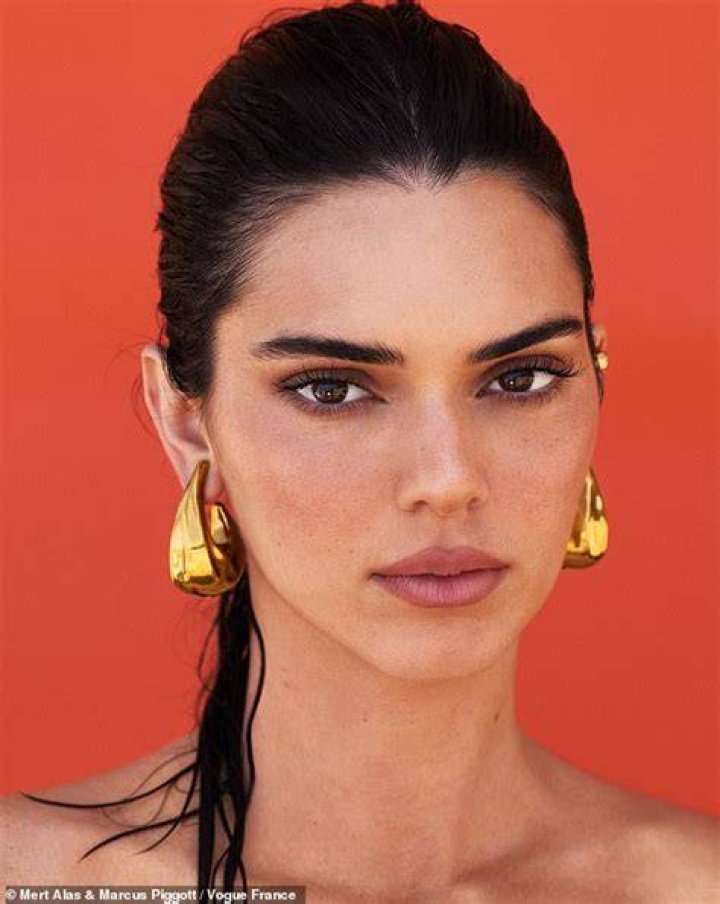 Hottest Celebrity Pics This Week Of Jan. 8-14: Kendall Jenner & More
