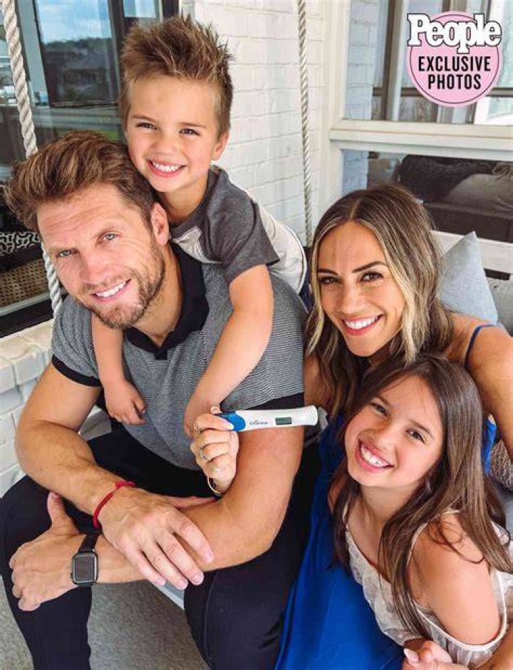 How Did Jana Kramer Get Pregnant After Miscarriages? ‘I’d Try Anything – Hollywood Life