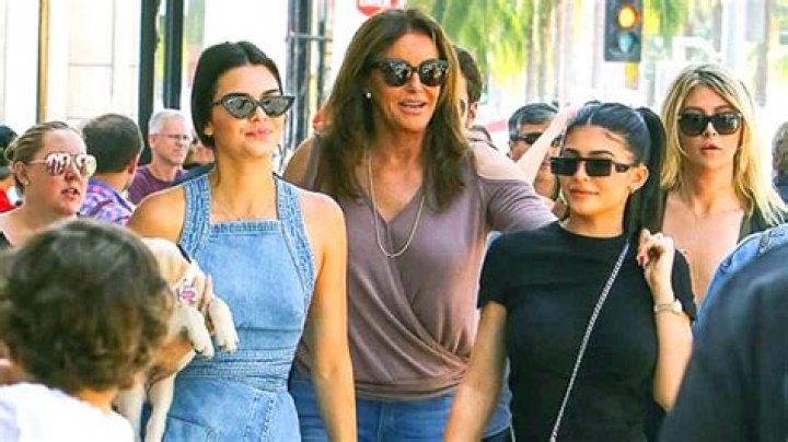 How Many Children & Stepchildren She Has – Hollywood Life