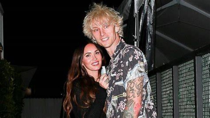 How She’s Helping Machine Gun Kelly After His Dad’s Death – Hollywood Life