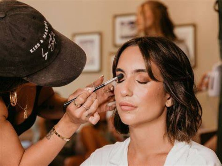 How To Become A Celebrity Makeup Artist – Hollywood Life – Hollywood Life
