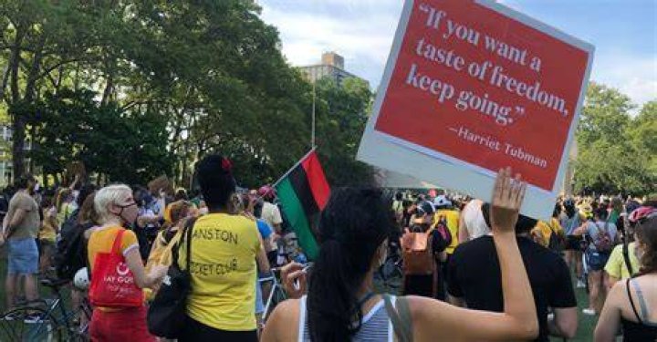 How To Peacefully Protest & Stay Healthy When You Can’t Social Distance – Doctor Explains
