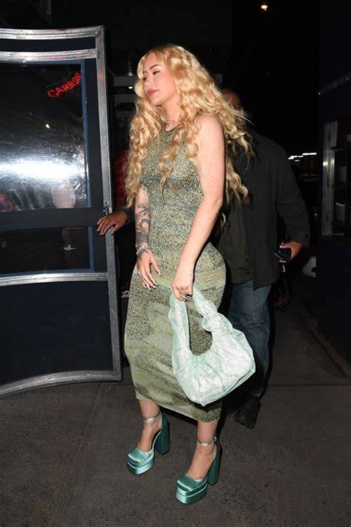 Iggy Azalea Rocks Green Dress While Heading To Party — Pic – Hollywood Life