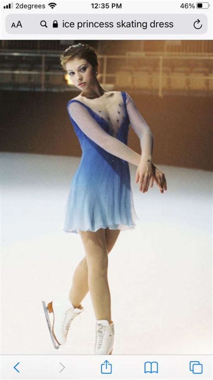 In A Skimpy Ice Skating Costume! – Hollywood Life