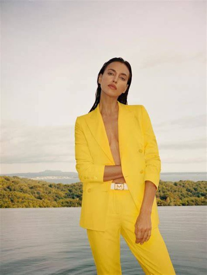 Irina Shayk Wears Yellow Bikini Bottoms & Sandals In Sexy Pic – Hollywood Life