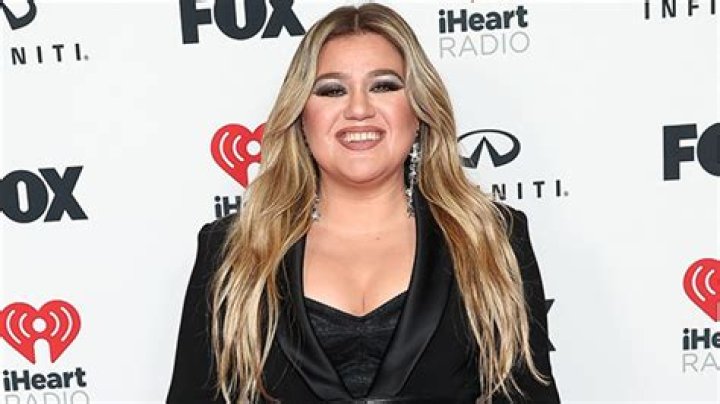 Is Kelly Clarkson Single? All About Her Relationship Status and More – Hollywood Life