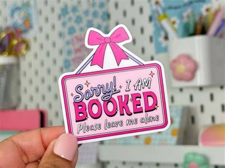 It’s ‘Sagging’ & ‘I’m Booked’ – Hollywood Life