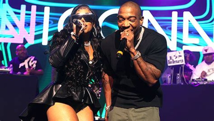 Ja Rule & Ashanti ‘Mesmerize’ Times Square With NYE Performance – Hollywood Life