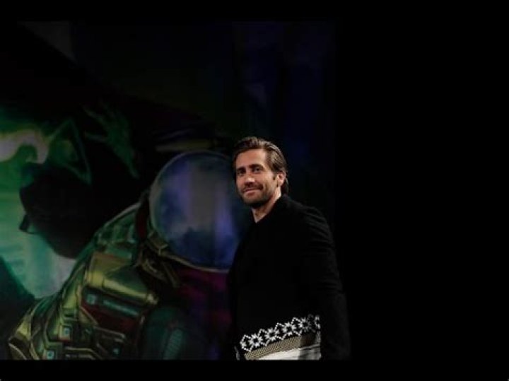 Jake Gyllenhaal Clarifies Whether He Showers After Controversial Bathing Habit Comments
