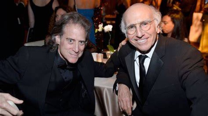 Jamie Lee Curtis, Larry David, & More Stars React After Death of ‘Curb Your Enthusiasm’ Star Richard Lewis