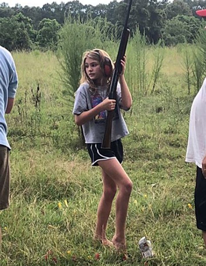 Jamie Lynn Spears Mom-Shamed After Daughter, 10, Holds Gun In Pic – Hollywood Life