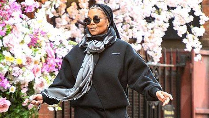 Janet Jackson Rocks Sweatpants While Leaving Florist In London – Hollywood Life