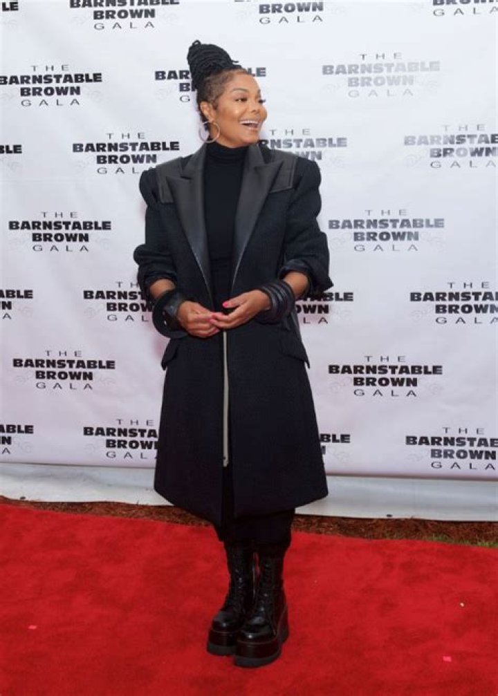Janet Jackson Wears Leather Trench Before Kentucky Derby Performance – Hollywood Life