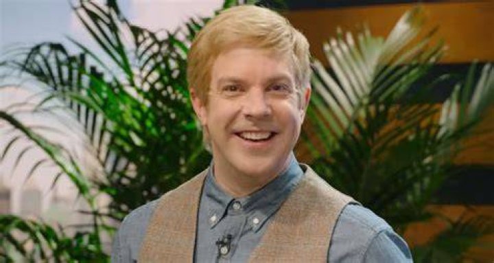 Jason Sudeikis Hilariously Spoofs Ellen DeGeneres On ‘SNL’ With ‘Mellen’ — Watch