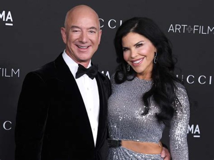 Jeff Bezos & Lauren Sanchez Make Official Debut As A Couple 1 Year After News Of Romance Went Public