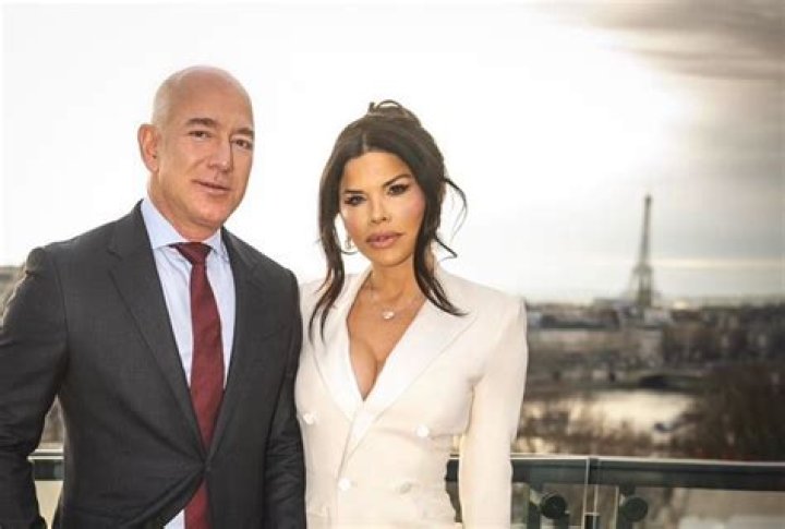 Jeff Bezos & Lauren Sanchez Pictured Having Intimate ‘Double Date’ 3 Months Before Divorces Announced