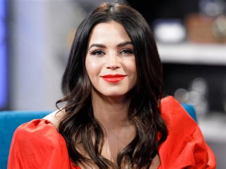 Jenna Dewan, 41, Shows Off Pole Dancing Skills In Tight Shorts: Watch