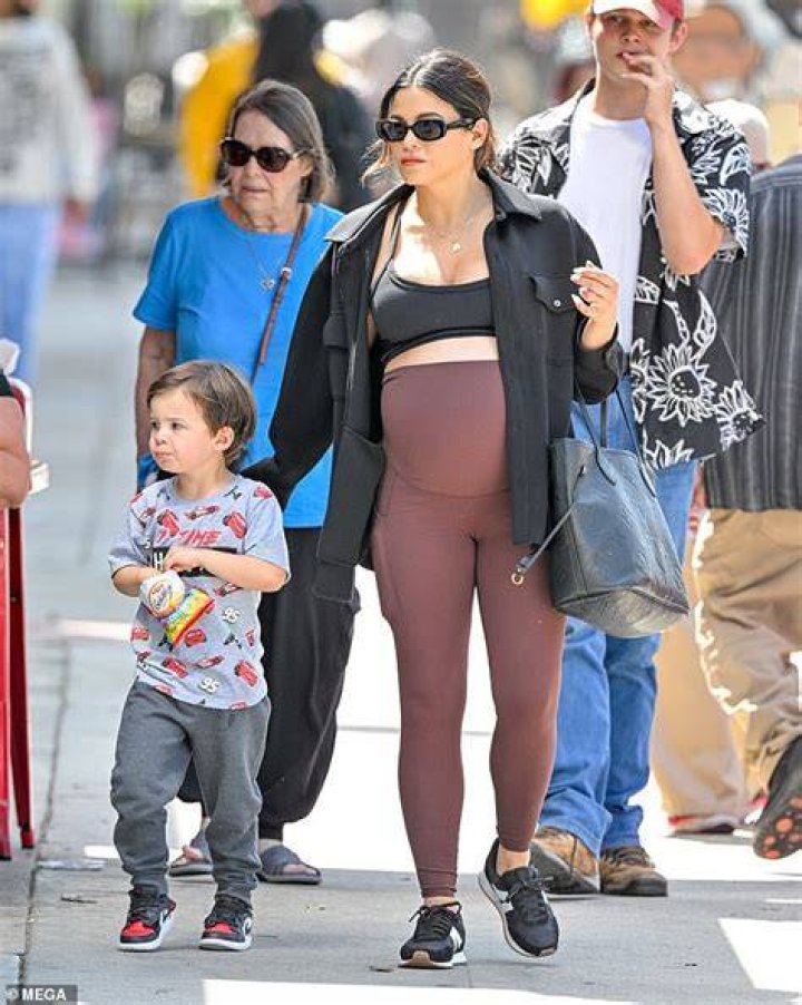 Jenna Dewan Proudly Shows Off Her Postpartum Body To Urge Fans To Vote 7 Mos. After Giving Birth
