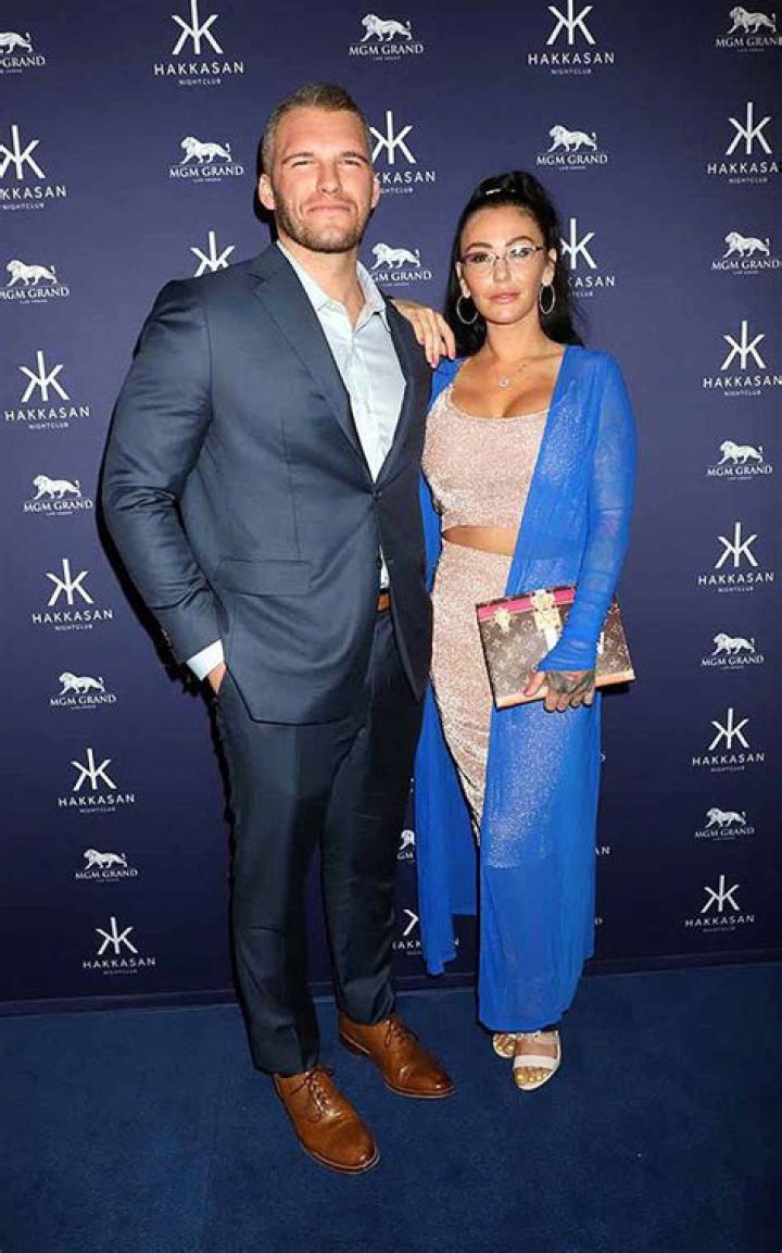 Jenni ‘JWoww’ Farley ‘Happy’ With Boyfriend Zack Clayton Carpinello – Hollywood Life