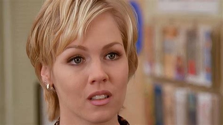 Jennie Garth Says New ‘90210’ Series Will Ignore CW Reboot: We’ll ‘Pretend’ It ‘Never Happened’