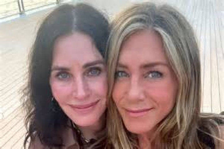 Jennifer Aniston & Courteney Cox Fighting: Will It Stop ‘Friends’ Reunion? — Report