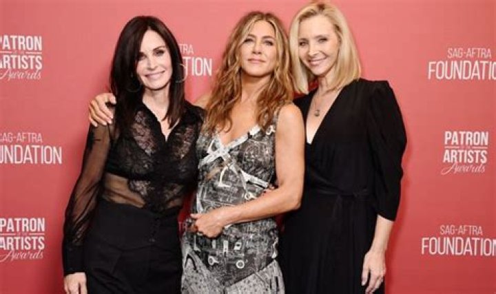 Jennifer Aniston & More Of The ‘Friends’ Cast Confirm Epic Reunion Special: ‘It’s Happening’
