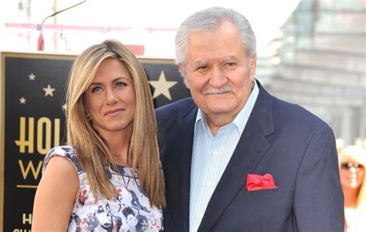 Jennifer Aniston Pays Tribute To Father John At Daytime Emmys: Watch – Hollywood Life
