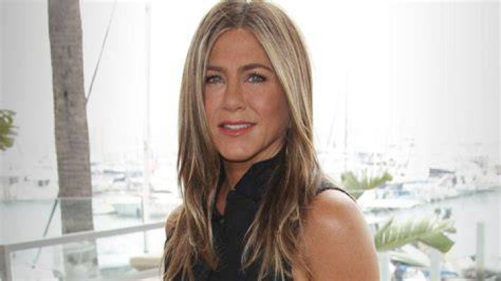 Jennifer Aniston Reveals She’s ‘Single’ & ‘Hates’ Being Set Up On Dates